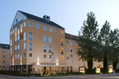 Hotel Lifestyle Ландсхут Екстериор снимка